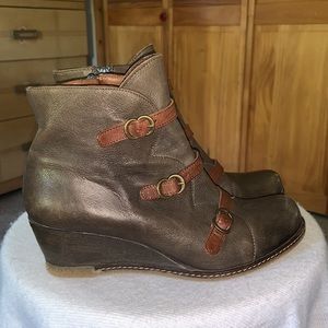 Eric Michael LENA ankle boots zip sides gray & brown low wedge size 39 US 7.5-8